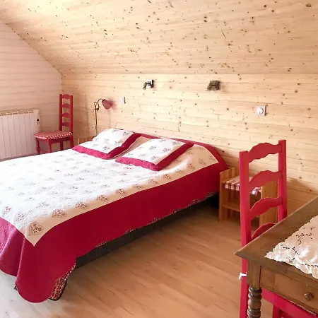 Chalet With 4 Bedrooms In With Private Pool Enclosed Garden And Wifi 8 Km From The Slopes Le Ménil